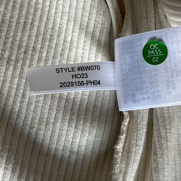 J. Crew Women’s Vintage rib split-neck T-shirt with gold buttons Ivory Size XL - Picture 9 of 9